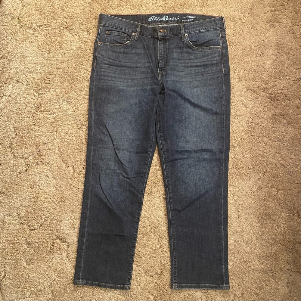 Eddie Bauer Jeans
Boyfriend Fit
Crop Leg
Dark Wash 
Excellent used condition